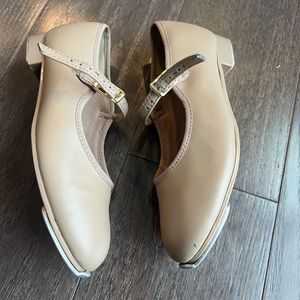 Girls tap shoes—size 11 1/2
